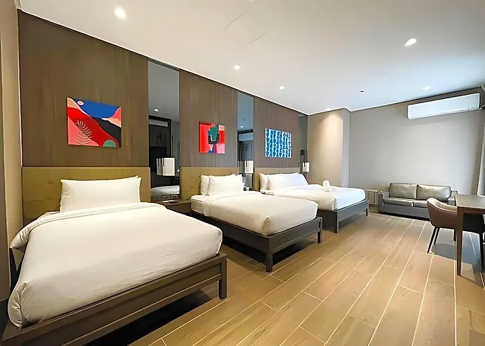 A And A Quezon Powered By Cocotel 4* Манила